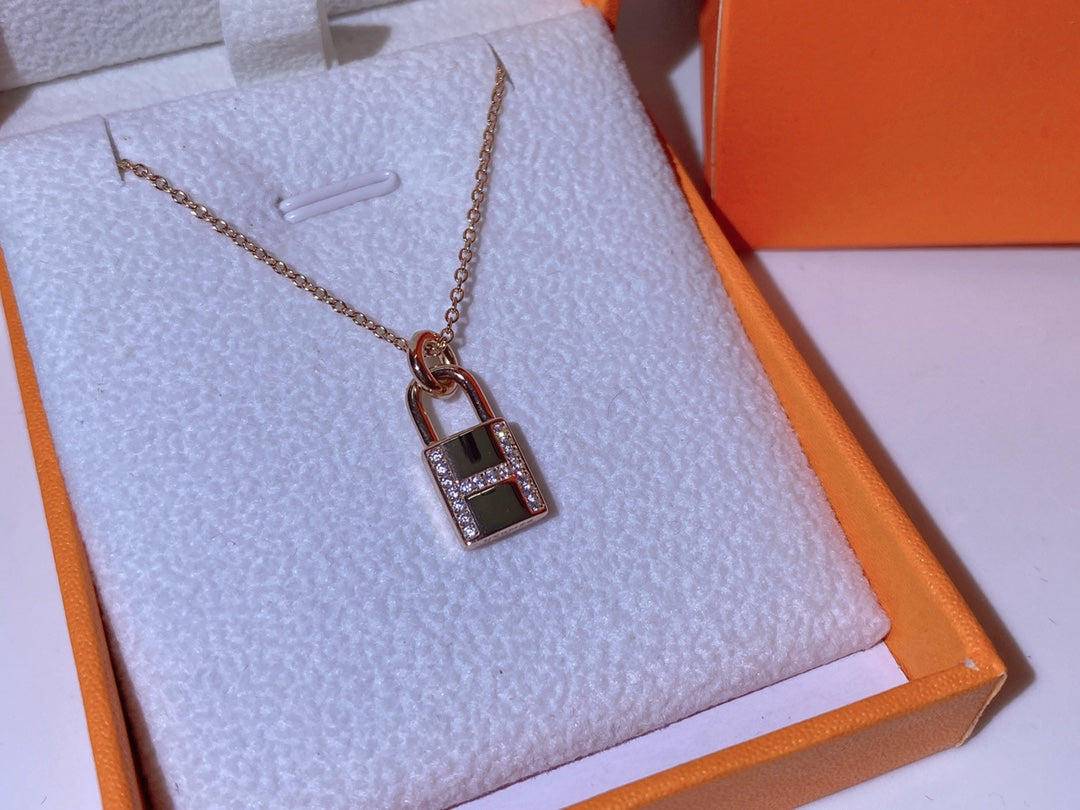 [Shinejoy]HM ADVANCED NICHE LOCK HEAD NECKLACE DIAMONDS