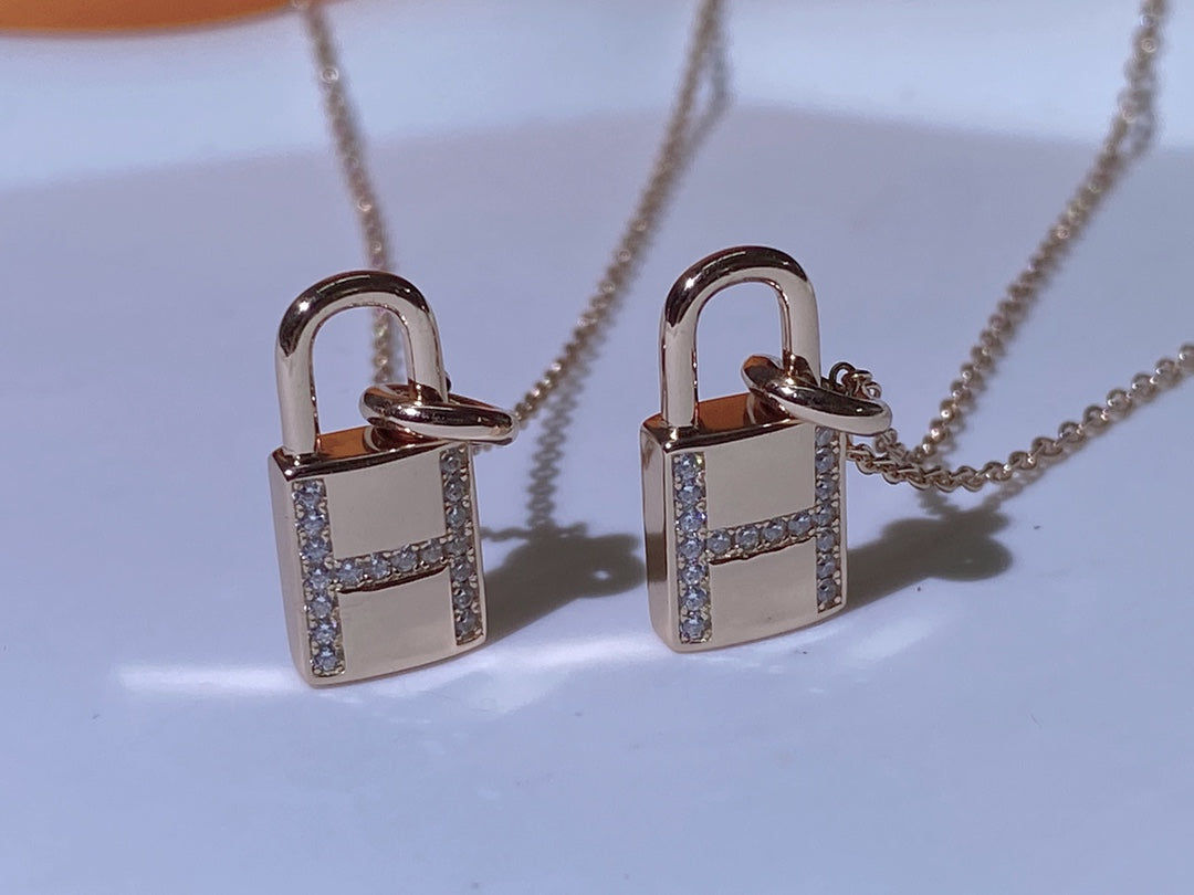 [Shinejoy]HM ADVANCED NICHE LOCK HEAD NECKLACE DIAMONDS