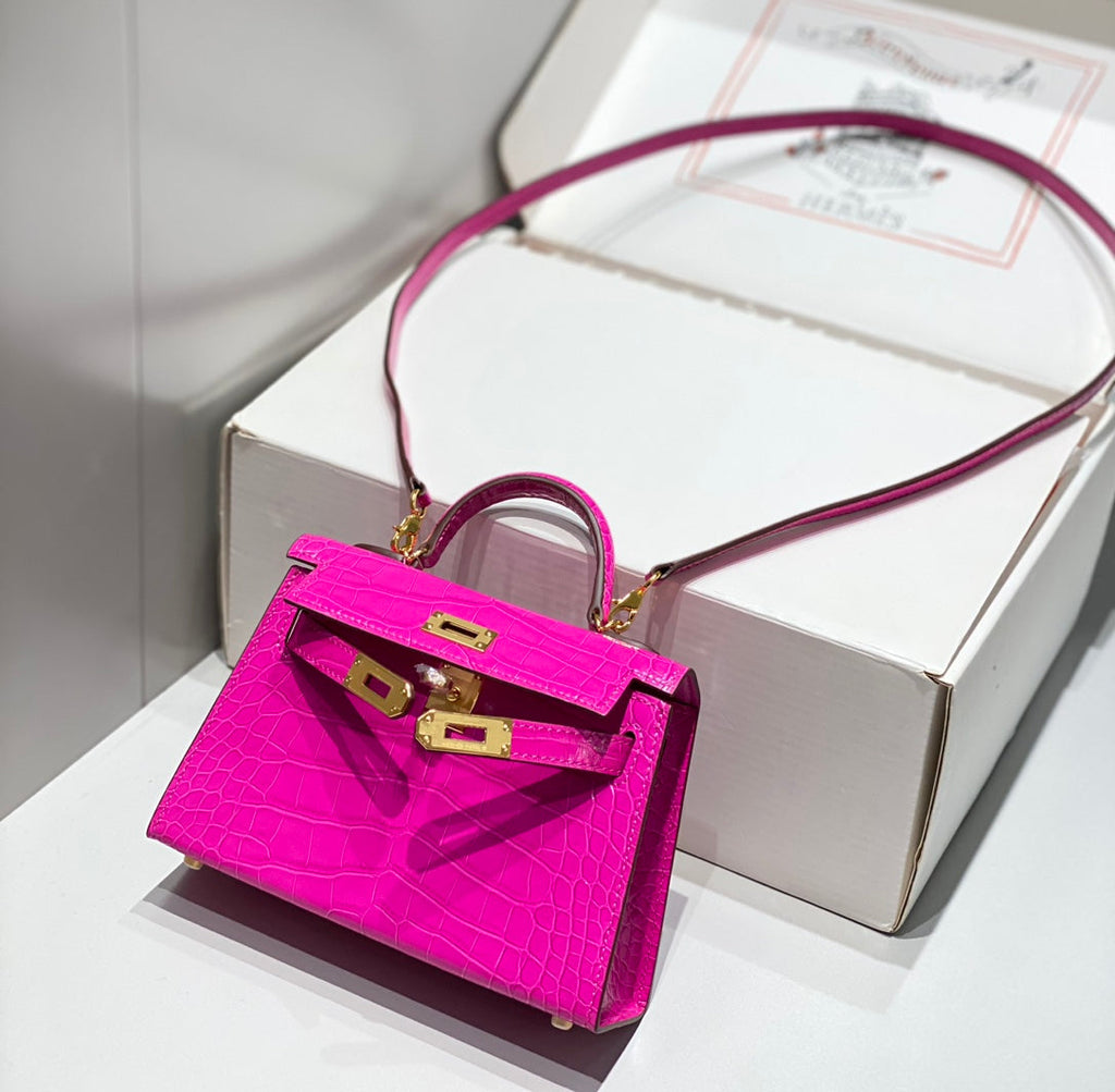 SAC HERMÈS 25S MINI KELLY 19 EN CUIR DE VEAU MAGENTA FONCÉ AVEC FERMOIR DORÉ