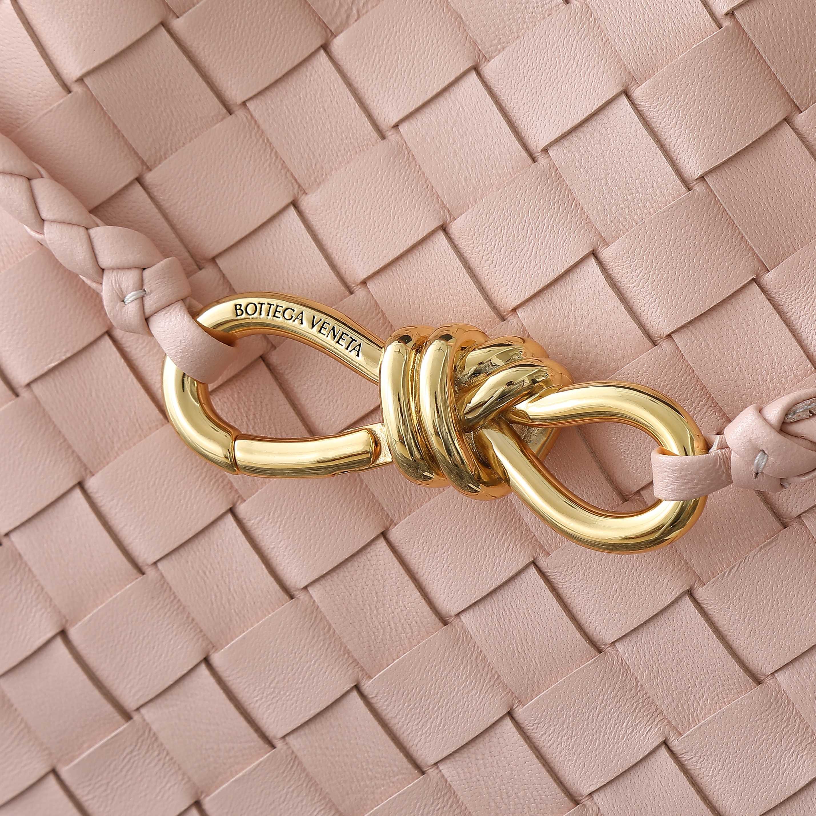 ミディアム アンダモ 32 ライトピンク ラムスキン