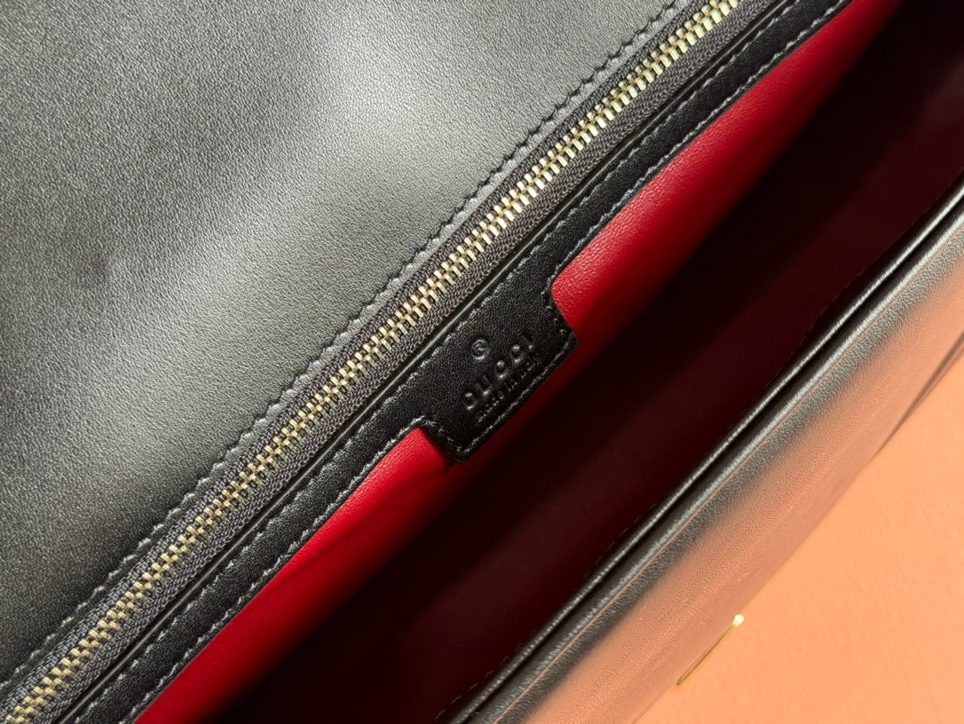 マーモント ショルダーバッグ 40 ブラック カーフスキン ゴールドチェーン