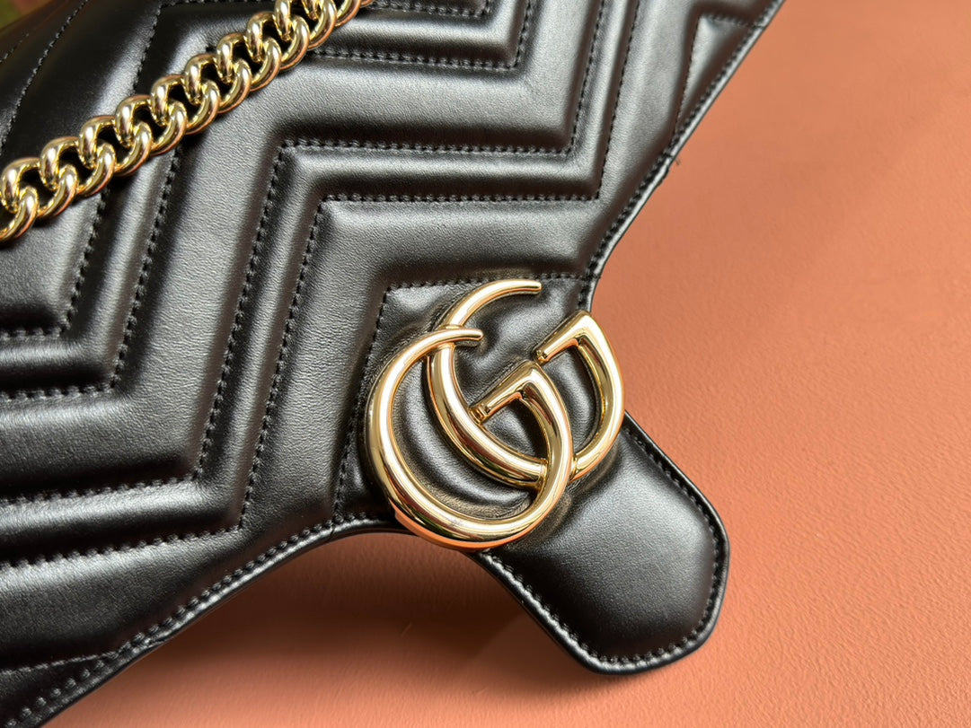 マーモント ショルダーバッグ 40 ブラック カーフスキン ゴールドチェーン