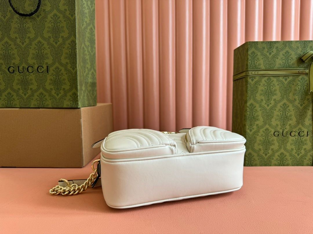 マーモント スモール ショルダーバッグ 24インチ ホワイトカーフスキン ゴールド金具