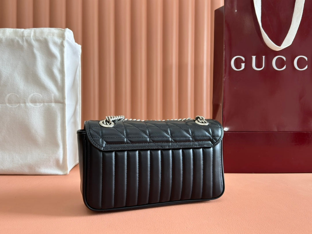 マーモント スモール ショルダーバッグ 26 ブラック ラムスキン