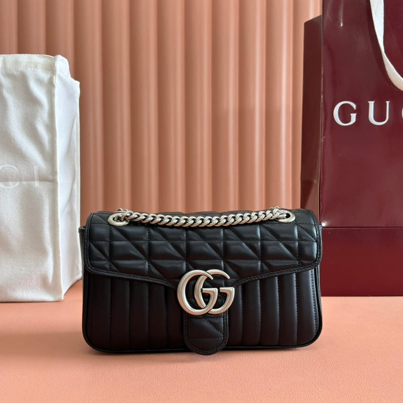 マーモント スモール ショルダーバッグ 26 ブラック ラムスキン