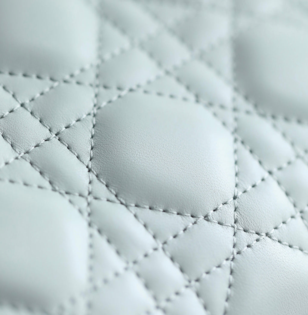 LADY 17 IN LIGHT BLUE LAMBSKIN WITH CANNAGE PATTERN