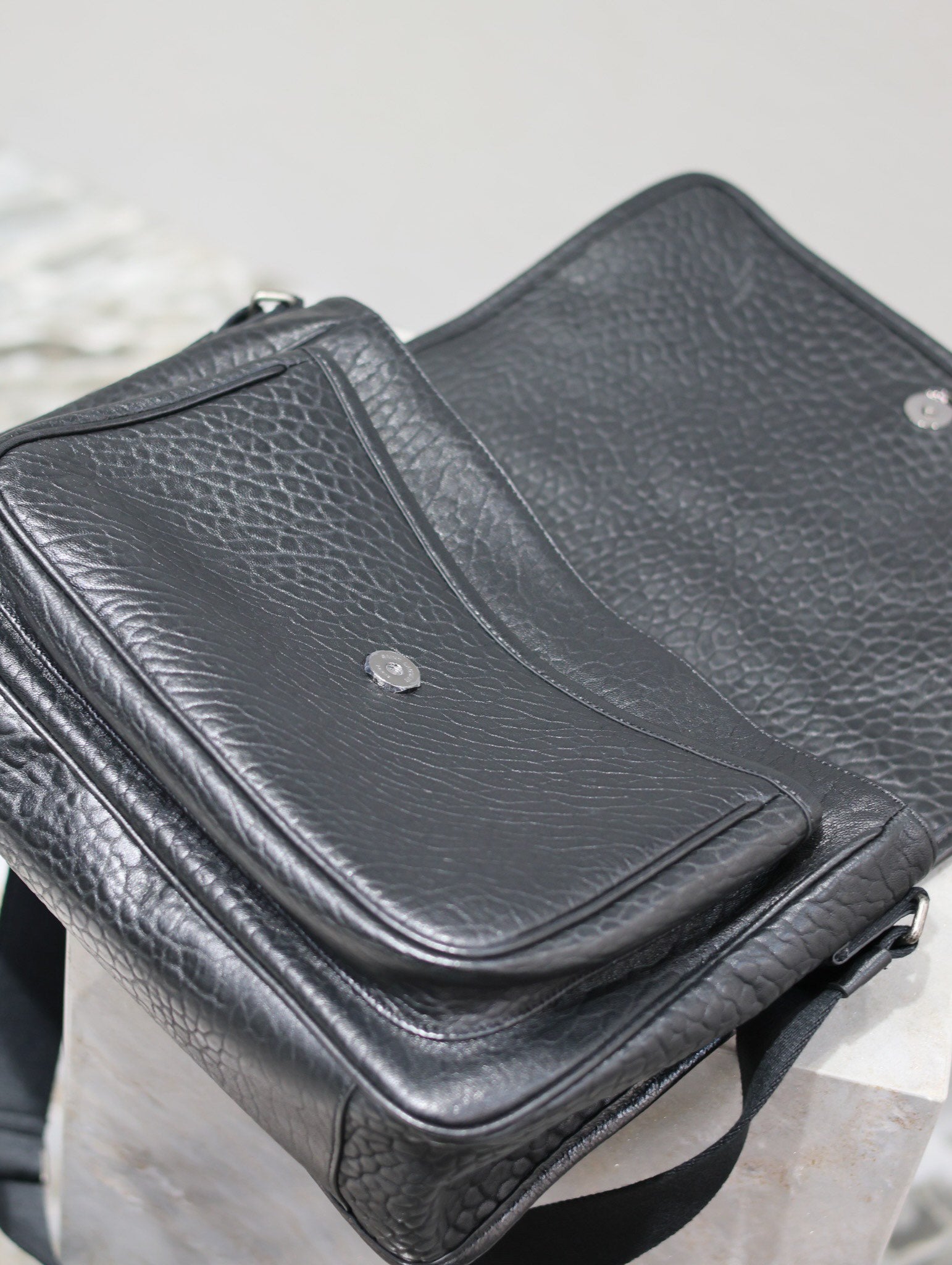 NIKI LARGE 32インチ ブラックエレファントパターンラムスキン