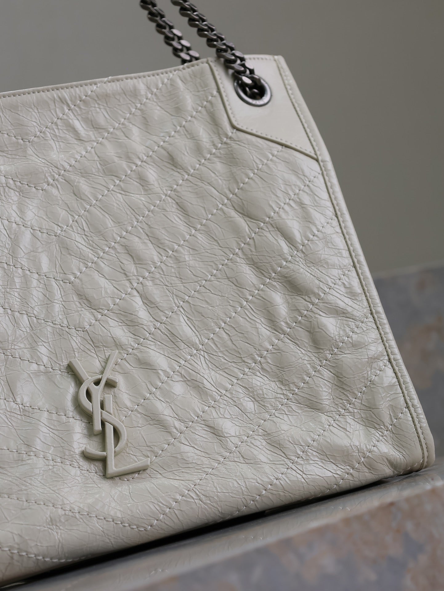 NIKI ショッピングバッグ 33 ホワイト クランプルカーフスキン