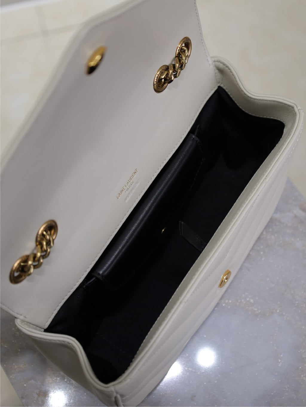 LOULOU PETIT 24 POUCES PEAU DE MOUTON BLANC FERMOIR DORÉ