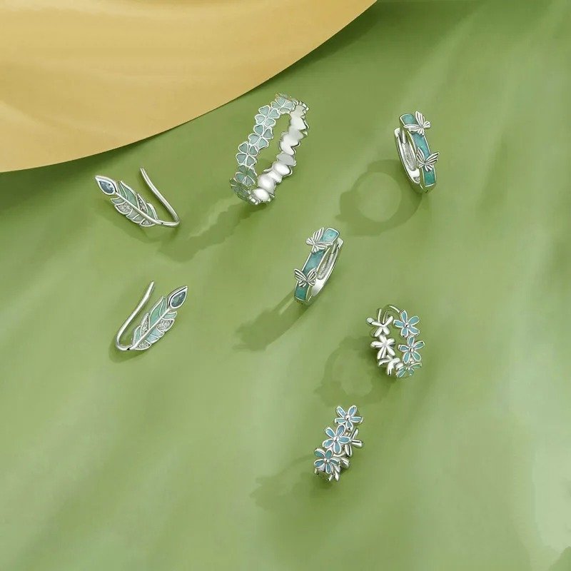 Boucles d'oreilles créoles en forme de guirlande vert menthe, boucles d'oreilles en émail avec fleur